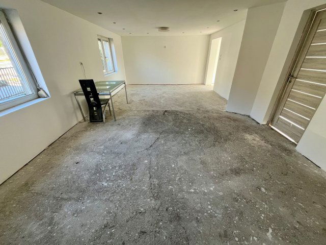 Eladó családi ház, Súron 18.9 M Ft, 2 szobás