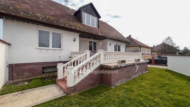 Eladó családi ház, Halászin 89.5 M Ft, 5 szobás