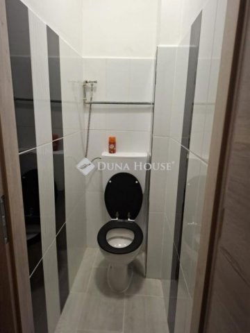 Eladó téglalakás, Szekszárdon 45.5 M Ft, 2 szobás