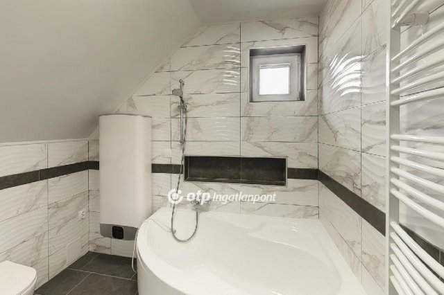 Eladó családi ház, Gyenesdiáson 139 M Ft, 4+1 szobás