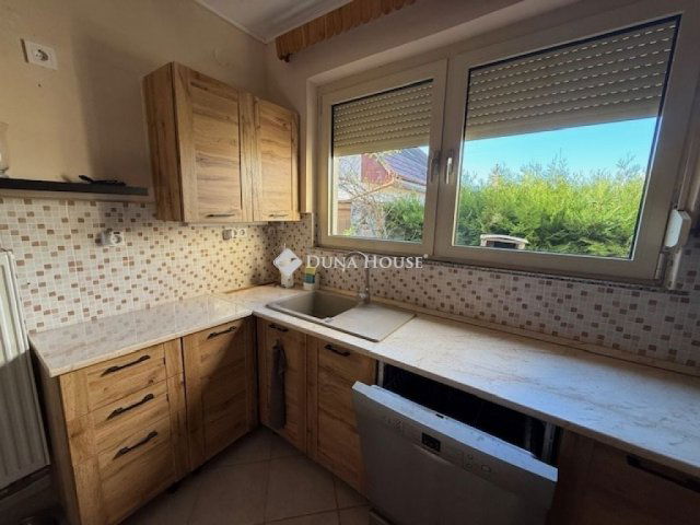 Eladó családi ház, Pécsett 95 M Ft, 2 szobás
