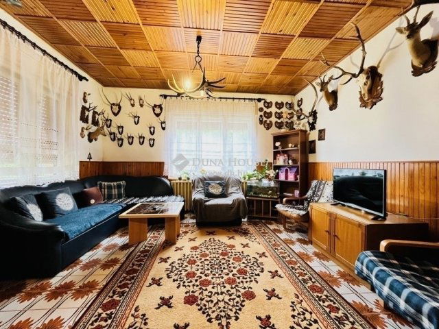 Eladó családi ház, Mendén 59.9 M Ft, 4 szobás
