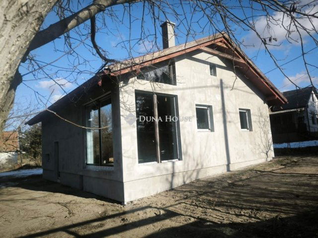 Eladó családi ház, Pócsmegyeren 116 M Ft, 4 szobás