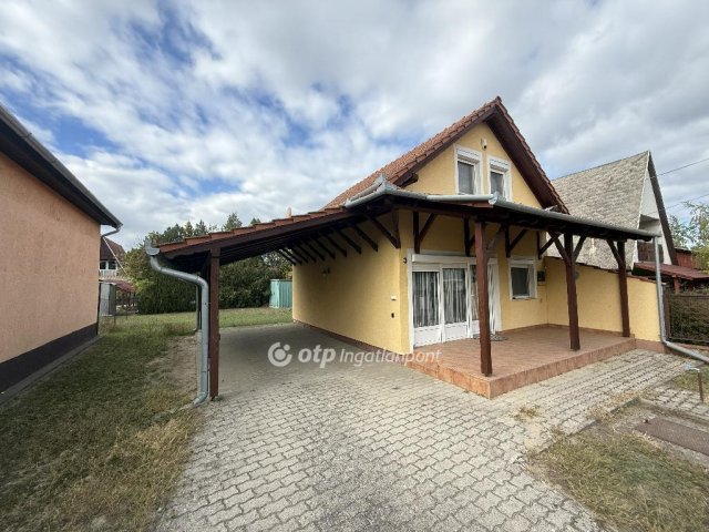 Eladó nyaraló, Tiszakécskén 52 M Ft, 3 szobás
