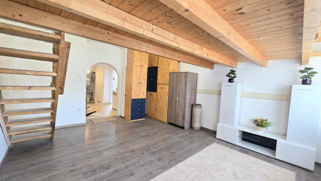 Eladó téglalakás, Budapesten, XV. kerületben, Irány utcában