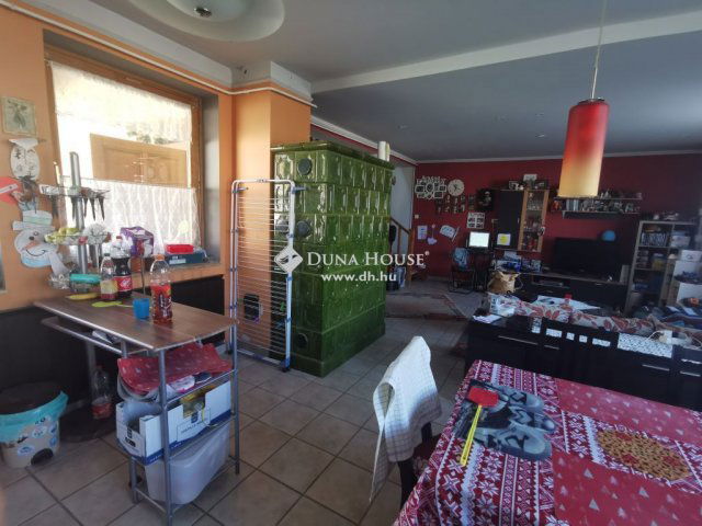 Eladó családi ház, Dunaszentmiklóson 60 M Ft, 6 szobás