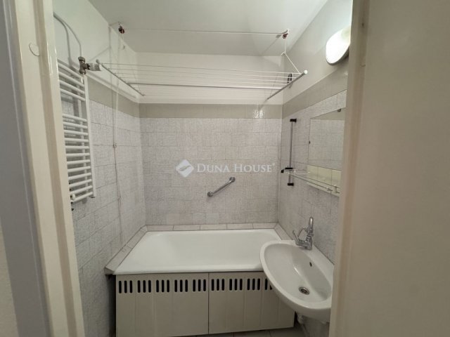 Eladó panellakás, Budaörsön 88.9 M Ft, 1 szobás
