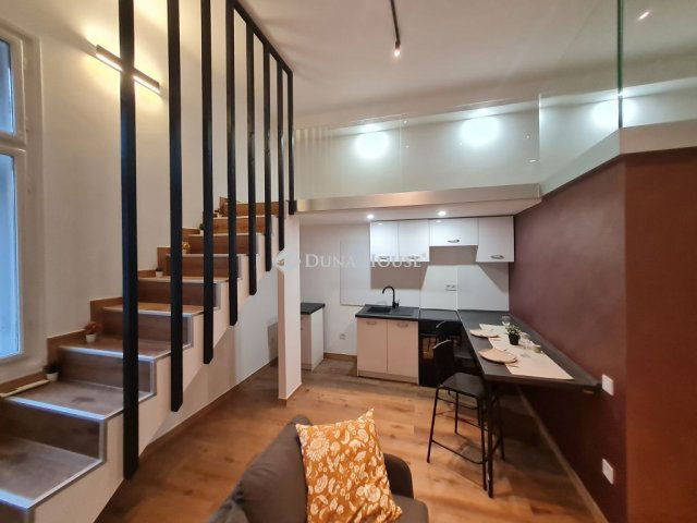 Eladó téglalakás, Budapesten, VI. kerületben 59.9 M Ft, 1 szobás