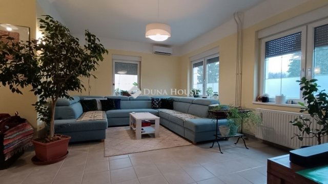 Eladó családi ház, Kecskeméten 139.9 M Ft, 7 szobás