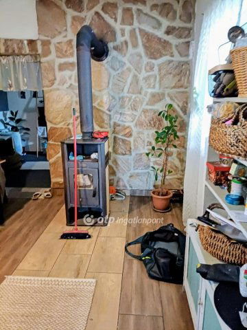 Eladó családi ház, Erdőtelken 25 M Ft, 4 szobás