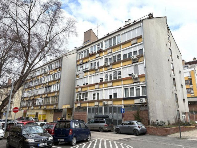 Eladó téglalakás, Esztergomban, Aradi Vértanúk terén 35.9 M Ft