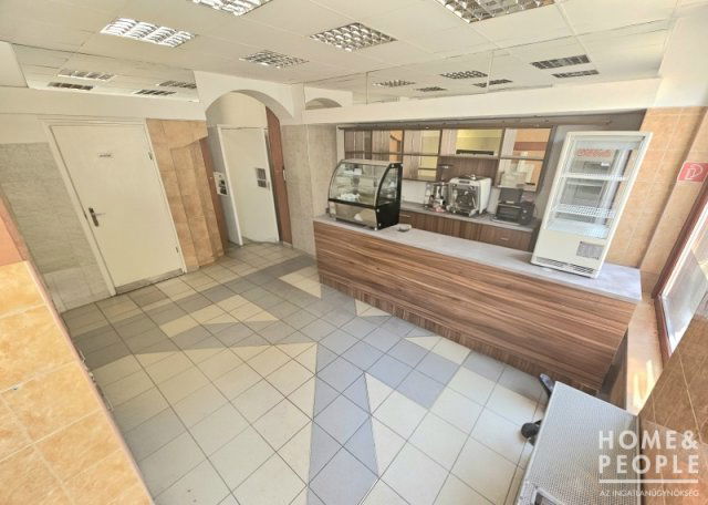 Eladó üzlethelyiség, Szegeden 13 M Ft, 3 szobás