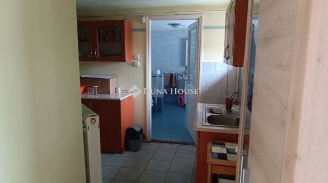 Eladó családi ház, Szentmártonkátán 77 M Ft, 6 szobás