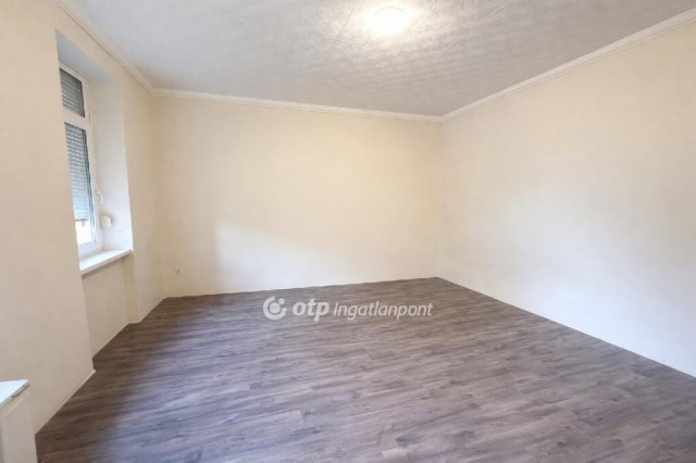 Eladó családi ház, Budapesten, XVIII. kerületben 65 M Ft