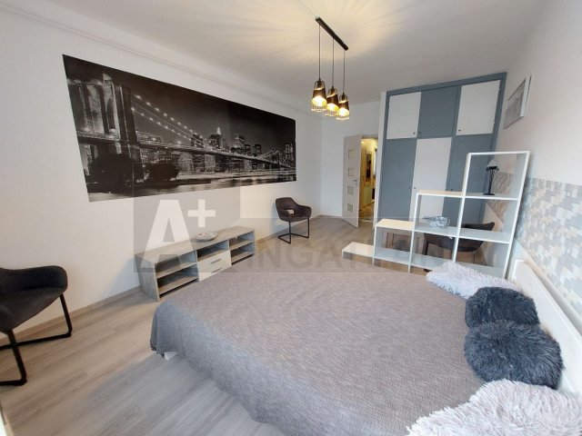 Kiadó téglalakás, albérlet, Szegeden 200 E Ft / hó, 2 szobás