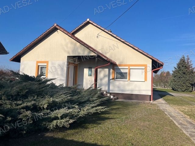 Eladó családi ház, Újhartyánon 79.9 M Ft, 2 szobás