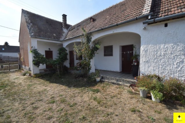 Eladó családi ház, Undon 40 M Ft, 2 szobás