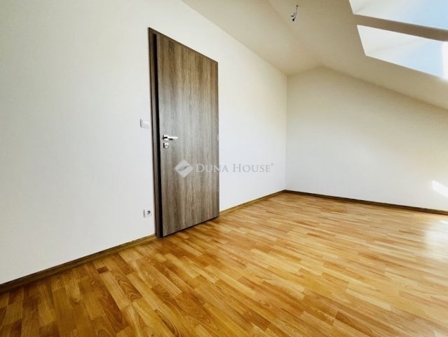 Eladó téglalakás, Üllőn 88.9 M Ft, 4 szobás