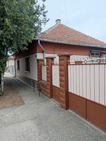 Eladó családi ház, Akasztón, Béke utcában 27 M Ft, 3 szobás