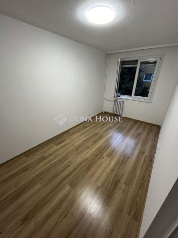 Eladó panellakás, Győrött 47 M Ft, 2 szobás