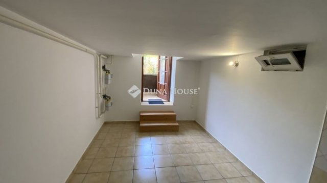 Eladó téglalakás, Székesfehérvárott 74.9 M Ft, 3 szobás