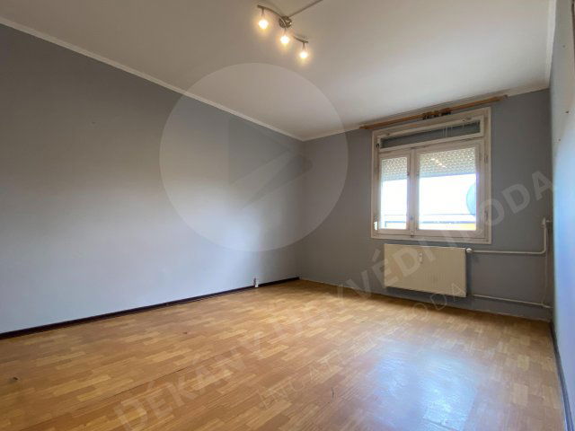 Eladó panellakás, Siklóson, Harkányi úton 21.5 M Ft, 2 szobás