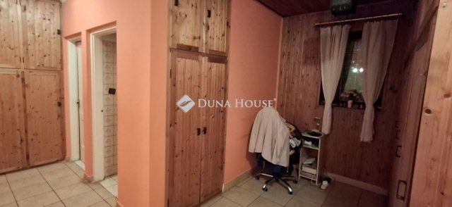 Eladó családi ház, Dunaharasztin 185 M Ft, 7 szobás