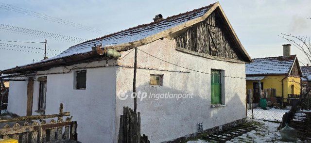 Eladó családi ház, Hosszúpályin 16.5 M Ft, 2 szobás