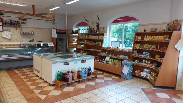 Eladó üzlethelyiség, Kisújszálláson 106 M Ft