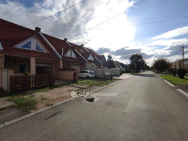 Kiadó téglalakás, albérlet, Kalocsán 270 E Ft / hó, 1+3 szobás