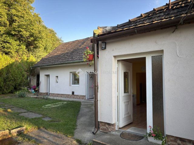 Eladó családi ház, Süttőn, Petőfi Sándor utcában 46.9 M Ft