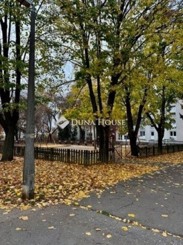 Eladó panellakás, Pécsett 49 M Ft, 3 szobás