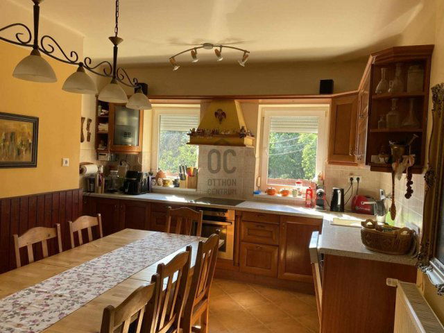 Eladó ikerház, Pécsett 210 M Ft, 7 szobás / költözzbe.hu