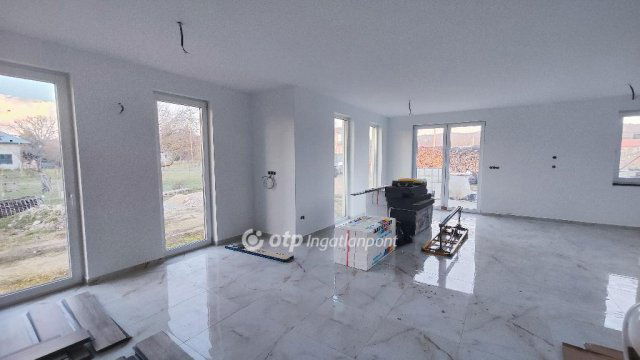 Eladó családi ház, Gyenesdiáson 135 M Ft, 4 szobás