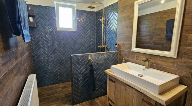 Eladó családi ház, Baksán 61.99 M Ft, 3 szobás