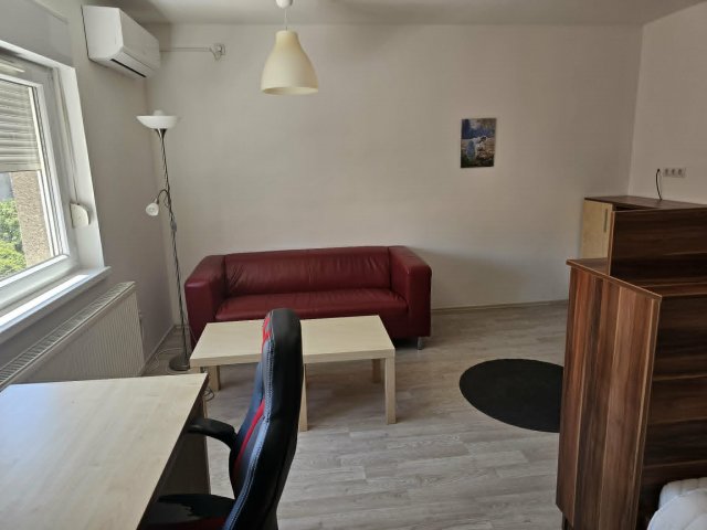 Kiadó téglalakás, albérlet, Pécsett 160 E Ft / hó, 1 szobás