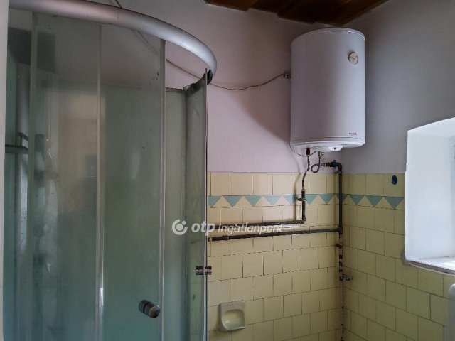 Eladó családi ház, Galgahévízen 28 M Ft, 1 szobás