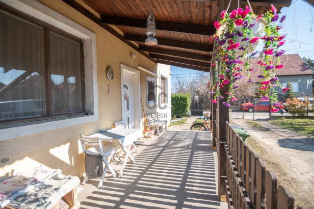 Eladó családi ház, Ercsiben 64.9 M Ft, 6 szobás