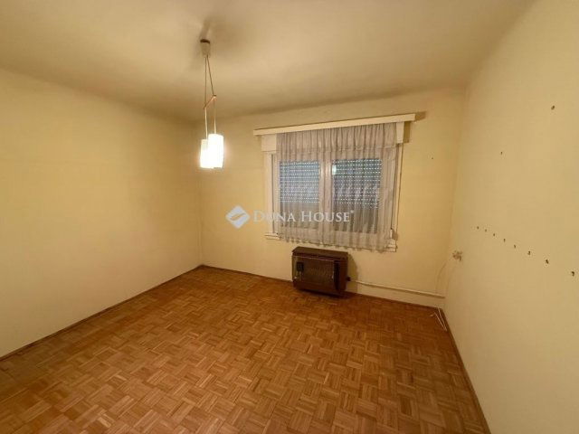 Eladó családi ház, Izsákon 29.9 M Ft, 3 szobás