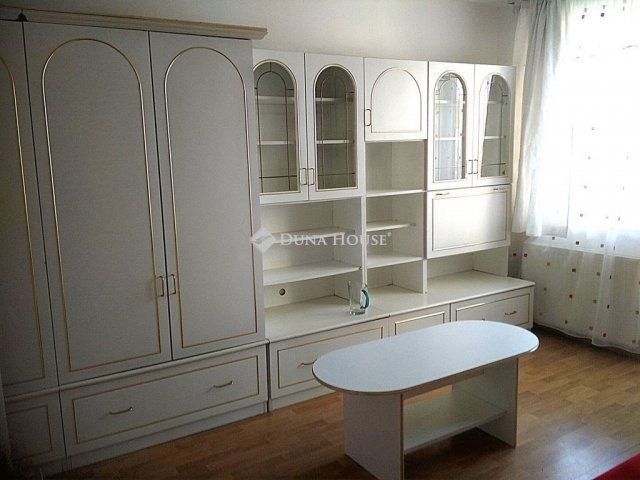 Eladó téglalakás, Debrecenben 64.9 M Ft, 3 szobás