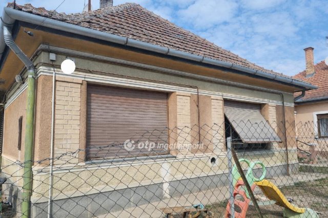 Eladó családi ház, Dömsödön 29.9 M Ft, 3 szobás