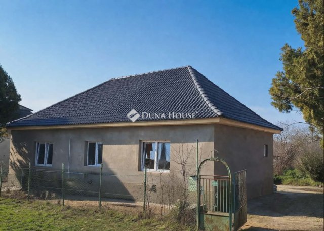 Eladó családi ház, Újszászon 39.9 M Ft, 5 szobás