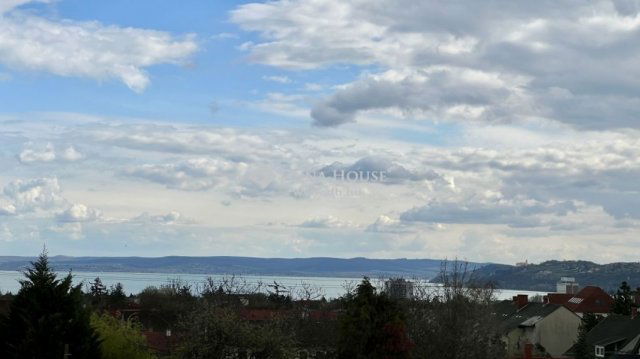 Eladó sorház, Balatonfüreden 75.8 M Ft, 5 szobás