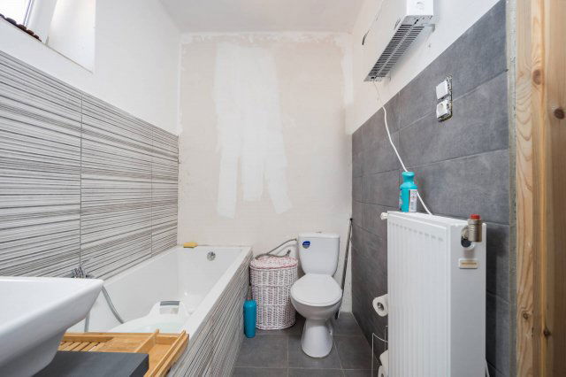 Eladó családi ház, Szandán 25 M Ft, 2 szobás