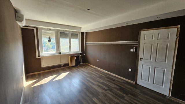 Eladó téglalakás, Komlón, Kossuth Lajos utcában 23.9 M Ft