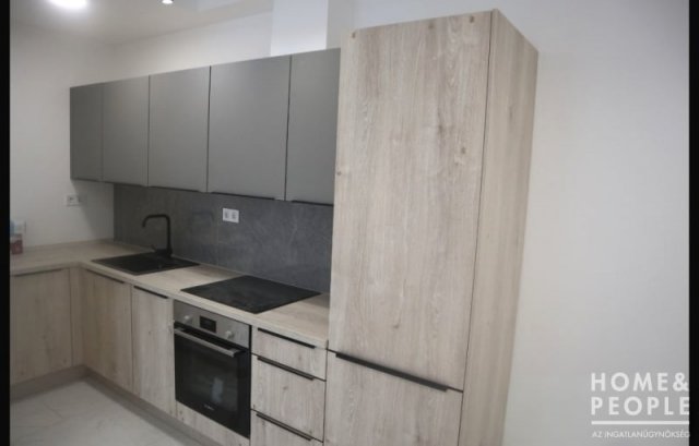 Eladó téglalakás, Szegeden 148.999 M Ft, 4 szobás