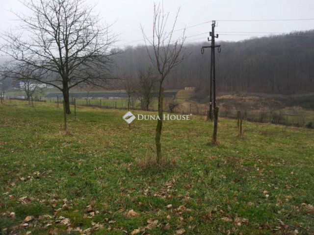 Eladó telek, Komlón, Mecsekfalui úton 88.99 M Ft