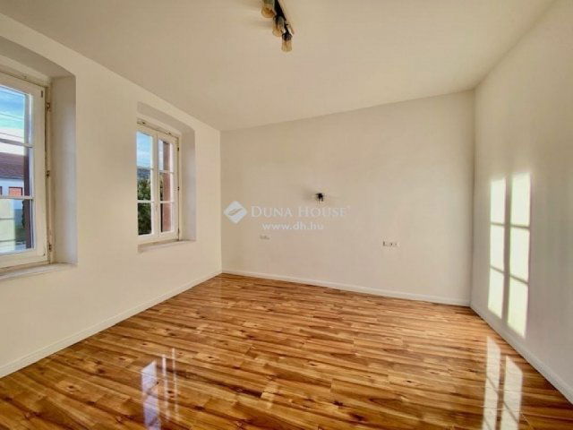 Eladó családi ház, Véménden 81.9 M Ft, 4 szobás