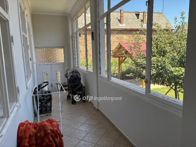 Eladó családi ház, Véménden 46.9 M Ft, 5 szobás