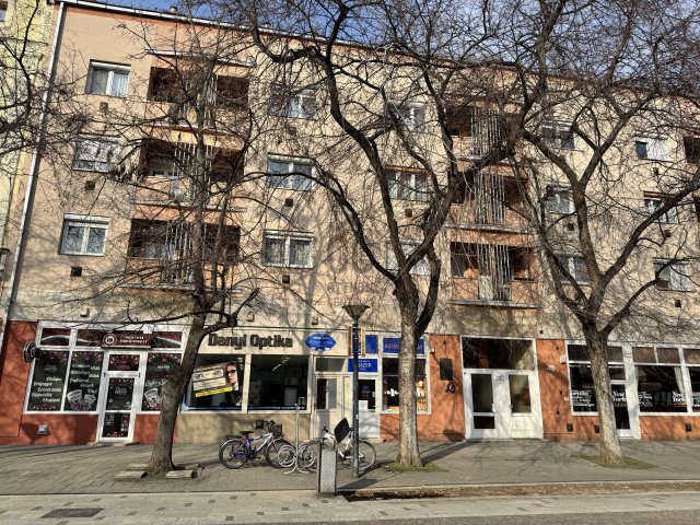 Eladó téglalakás, Szolnokon 35.9 M Ft, 2 szobás